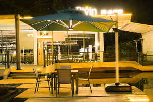 Özel 3M Alüminyum Açık Hava Otel Şemsiyesi, Plastik Su Tabanlı, Kafe/Göl Kenarı Yuvarlak Güneşlik Veranda Duvar Kullanımı İçin - Product Image 5