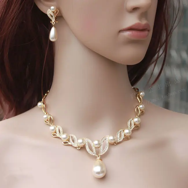 2022 European and American bridal jewelry 18K gold high-grade crystal diamond pearl necklace earrings jewelry two-piece set