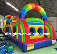 Jeux interactifs stimulants couleurs arc-en-ciel 0.55mm bâche en PVC parcours d'obstacles gonflable géant