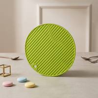 Sous-plat carré en silicone au design moderne 17x17cm, épaisseur 2mm, tapis de cuisine écologique