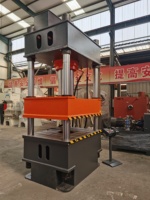 Prensa hidráulica Xinli de 315 toneladas para estampado profundo de bandejas de acero para hornear y platos planos, con motor de cuatro columnas y bomba.