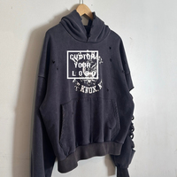 Sweat à capuche streetwear noir délavé vintage avec logo personnalisé, coupe carrée courte, manches fendues doublées en tissu gaufré