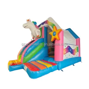Castelo inflável comercial com combinação inflável para crianças, jogo inflável com tema de unicórnio e desenho animado, castelo inflável para carnaval