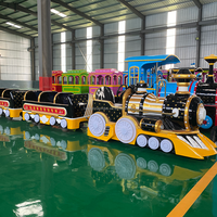 Train touristique d'amusement extérieur à 12 places pour les stations balnéaires, train électrique amusant à l'intérieur des centres commerciaux, train sans rails pour enfants