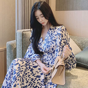 Vestido Largo Coreano de Primavera 2026 al por Mayor, Elegante, con Cuello en V, Cierre de Botón, Cintura Ajustada, Manga Farol, en Varios Colores - Product Image 5