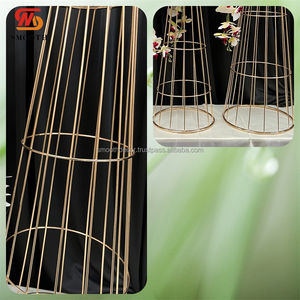 Soporte de Flores Delicado de Hierro Liso para Decoración de Bodas con Tamaño y Color Personalizables - Product Image 2