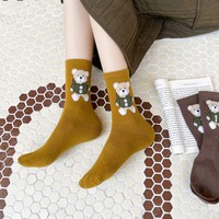 Chaussettes à tube moyen brodées d'ours de dessin animé mignon pour femmes Chaussettes en coton jetables antidérapantes d'automne et d'hiver