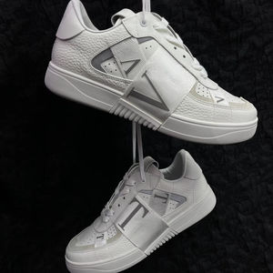 รองเท้าลำลองแบบสวม สายรัดร้อยรอบ ทำจากผ้าตาข่าย กันน้ำ ระบายอากาศได้ดี กันลื่น คุณภาพสูง หรูหรา สำหรับทั้งผู้ชายและผู้หญิง - Product Image 1