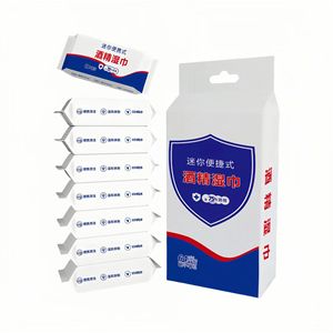 Mini lingettes alcoolisées portables, pack de 8, 75 % d'alcool pour une hygiène nomade - Product Image 1