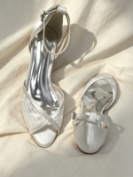 Sandales plates de mariée en satin avec empiècements en dentelle, à brides croisées et bride cheville, blanches, pour mariage, demoiselle d'honneur et plage, pour femmes OEM ODM