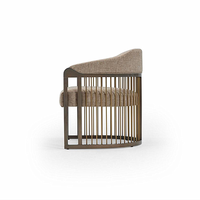 Fauteuil en tissu premium à un siège avec cadre métallique vertical en laiton pour salon Décoration moderne de luxe