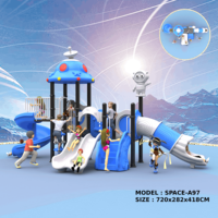 Équipement de jeu pour enfants sur le thème de l'espace, design élégant, avec antenne OVNI, robot agitant les bras, toboggan spirale bleu, toboggan blanc et toboggans combinés à tube long