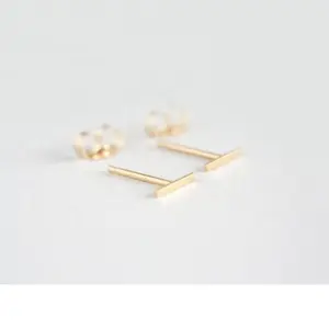 Boucles d'oreilles en or massif de 14 carat de haute qualité, conception de clous de bar simples, vente en gros