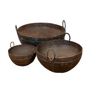 Juego de 3 hogueras de diferentes tamaños hechas a mano de hierro fundido con asas de calidad premium Camp Fire Kadhai en India - Product Image 1