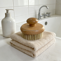 Brosse de massage ovale professionnelle personnalisée en nylon réutilisable à poils naturels pour exfoliation de la peau sèche, avec manche en bois simple, pour spa facial et douche