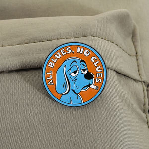 Pin de Esmalte ALL BLUES NO <span class=keywords><strong>CLUES</strong></span>, Broche de Perro Azul Triste Fumando, Insignia para Mochila, Joyería al por Mayor - Product Image 3