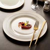 Assiette en porcelaine de luxe de 8 pouces avec bord doré, design oriental traditionnel, compatible lave-vaisselle et micro-ondes