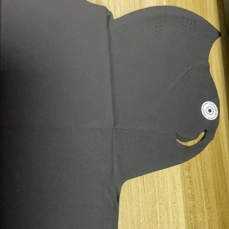 (หน้ากากกันแดดไอซ์ซิลค์ สีดำ)