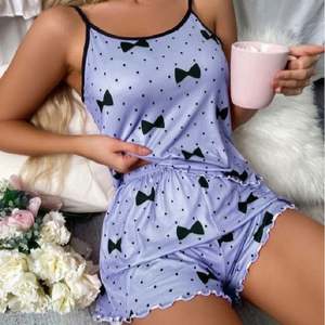 Conjunto de 2 Piezas de Pijama Sexy para Mujer, Estampado de Corazón y Lazo, Seda de Leche, Camiseta sin Mangas y Pantalones Cortos, Ropa de Dormir - Product Image 6