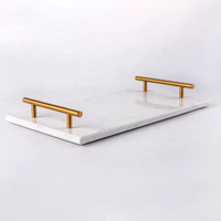 Plateau à fromage rectangulaire en marbre avec poignée dorée et deux couteaux au choix offerts gratuitement