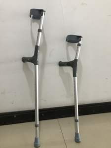 Béquilles en aluminium réglables en hauteur ODM pour personnes âgées et handicapées - Product Image 6