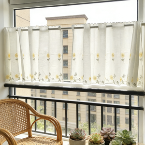 Tenda Corta Bohemien Gialla con Ricamo Margherita, Semitrasparente Filtrante Luce, per Balcone con Ricamo Floreale - Product Image 2
