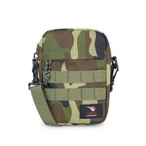 Sac à bandoulière mini messager personnalisé en polyester résistant à l'eau de style camouflage pour adolescents et hommes - Product Image 1