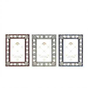 Cadre photo familial de Noël multicolore de luxe, écologique, fabriqué en alliage de zinc durable - Product Image 1