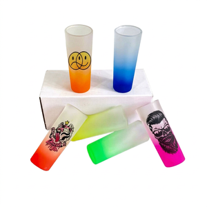Vaso de chupito estilo americano de 2.5oz 3oz 70ml con fondo de color degradado esmerilado para sublimación e impresión por transferencia de calor - Product Image 1
