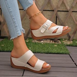 Nouvelles sandales compensées décontractées pour femme, à semelle souple, ouvertes, antidérapantes, pour l'extérieur, printemps-été-automne - Product Image 3