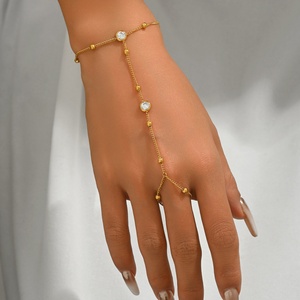 Bracelet de doigt pour femme en acier inoxydable couleur or, incrusté de zircon, style européen et américain, chaîne haut de gamme exquise et de niche - Product Image 4