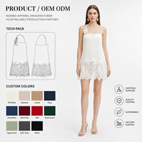 Robe d'été mini asymétrique blanche décontractée en mousseline écologique avec dentelle florale, taille basse, bretelles spaghetti et appliques