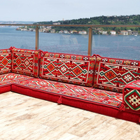 Ensemble de canapés en tissu arabe rouge en forme de L avec sièges d'angle rembourrés avec éponge pour une utilisation en appartement