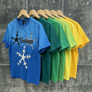 Camiseta de Manga Corta para Hombre con Patrón Bordado Personalizado, Corte Regular, Cuello Redondo, Informal, 100% Algodón Jersey - Product Image 1