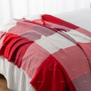 Manta de Jacquard Personalizada con Diseño de Patchwork, Manta Ligera y Transpirable con Tejido Waffle a Cuadros Rojos y Blancos para Viaje - Product Image 4