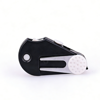 Vente en gros d'accessoires de golf multifonctionnels pliables 5 en 1 en plastique : outil de réparation de divots, marqueur de balle, brosse de nettoyage, compteur de coups