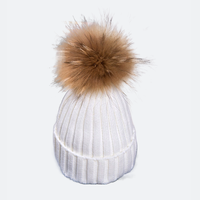 Bonnet en acrylique tricoté personnalisé en gros avec pompon en vraie fourrure détachable