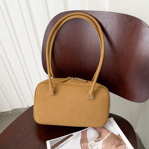 Tas ketiak kulit asli wanita, gaya jalanan tas bahu Boston dengan pegangan panjang penutup ritsleting tunggal - Product Image 3