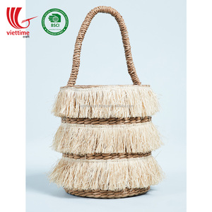 Vente en gros de sacs à main en paille jacinthe d'eau vintage écologiques du Vietnam décorations de gland de broderie de plumes - Product Image 1