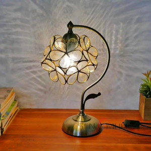 Lampe de table LED Sensmuel vintage européenne Art Déco, base bronzée, verre coloré découpé à la main, soudée à la main, pas chère - Product Image 2