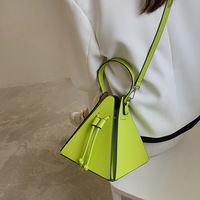 Luxus Damen Dreieck Form PU Handtasche mit Polyester Futter Stilvolle lässige Cross body Schulter Einkaufstasche große Kapazität