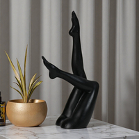 Sculpture moderne en résine élégante de jambe féminine, statue d'art abstraite en forme de corps humain pour la décoration intérieure d'hôtels et de maisons