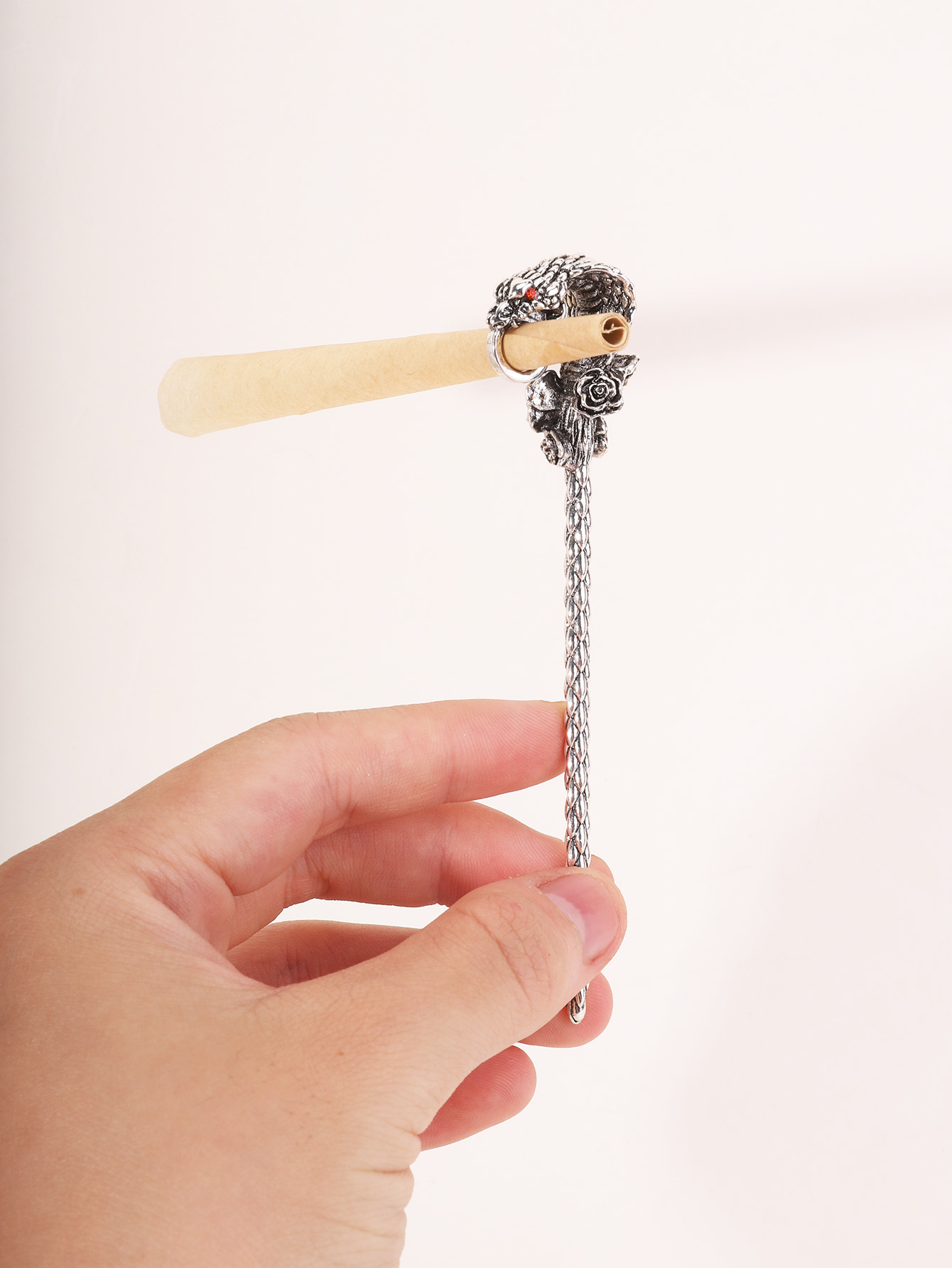 Portasigarette a forma di testa di serpente