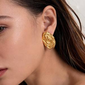 1 Par de Pendientes de Aro Irregulares de Acero Inoxidable con Baño de Oro de 18K, Diseño de Espiral Texturizada, Forma Asimétrica, Elegantes, Versátiles y Casuales - Product Image 6