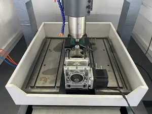 600x600 مللي متر 4 محور نقش المعادن آلة 3D CNC قاطعة المطحنة