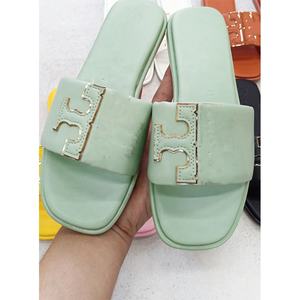 รองเท้าแตะแฟชั่นผู้หญิง สวมใส่สบาย สีสันสดใส ดีไซน์สวยงาม แบรนด์ดัง - Product Image 2