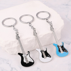 Llavero de guitarra eléctrica esmaltado al por mayor, mini instrumento musical, colgante, regalo para amantes de la música - Product Image 2