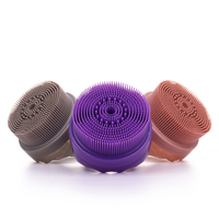 Nouvelle conception Brosse de douche exfoliante en silicone à poignée souple pour le massage et le nettoyage, Éponges de bain en plastique pour le corps