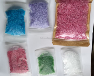 OEM özelleştirilmiş paket organik aromatik banyo tuzları ile çiçek parfüm kokusu Colored ya renkli banyo tuzları