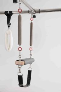 Reformer <span class=keywords><strong>Pilates</strong></span> Professionnel Portable et Réglable 3-en-1 en Bois d'Érable, Tour Cadillac, Lit de Luxe avec 15 ressorts coréens pour Studio - Product Image 6